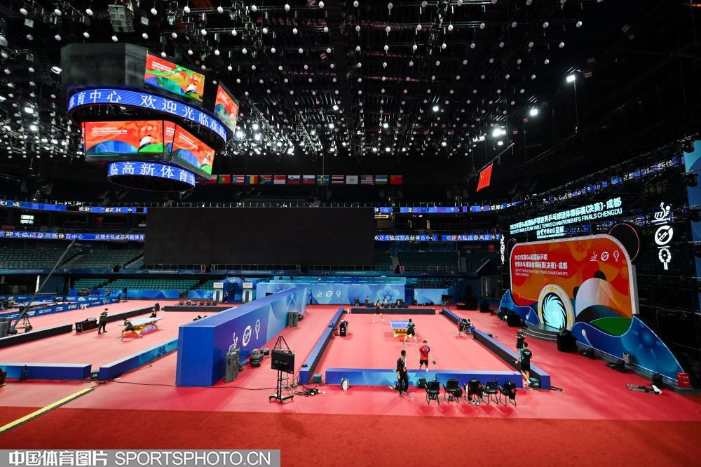 猛兽出没！慢镜回看卡斯尔逆天炸裂单手补扣，头差点平筐